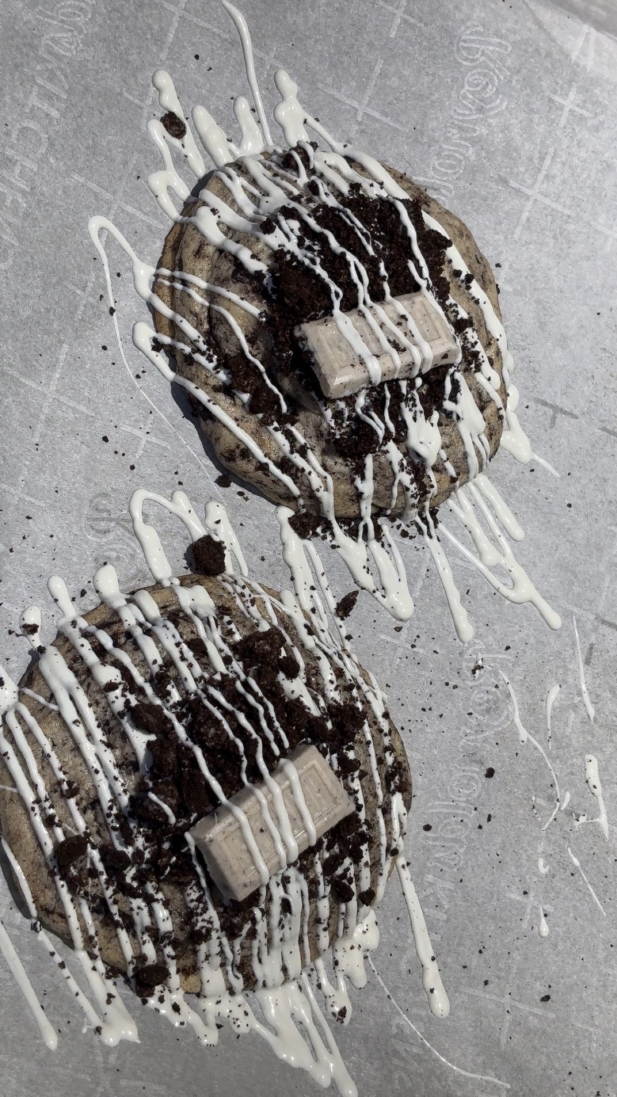 Cookies and cream cookie