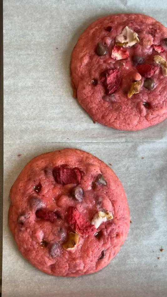 Strawberry pretzel chocolate chip chunk cookie