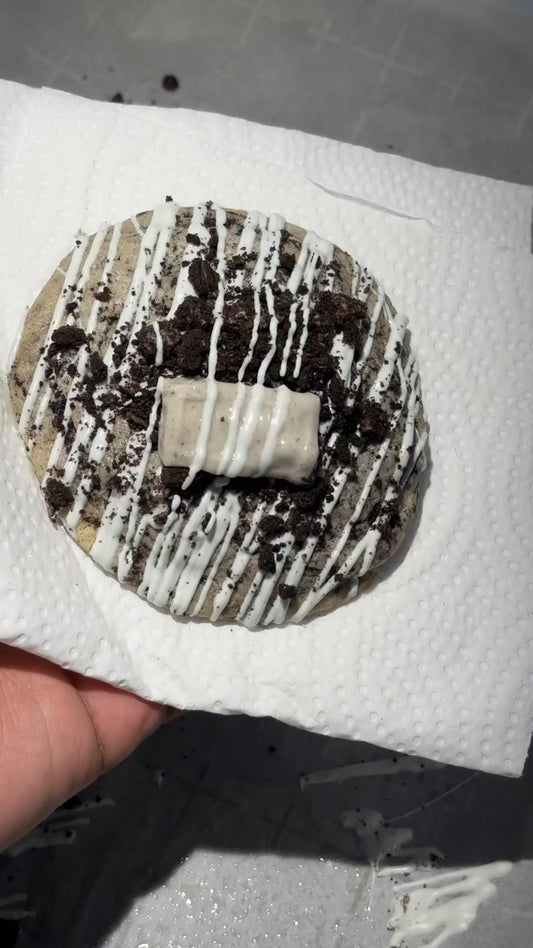 Cookies and cream cookie